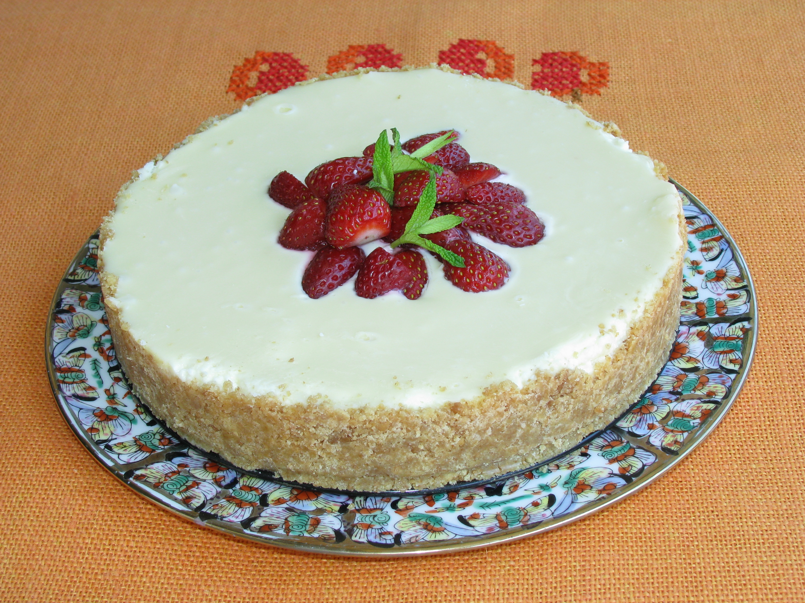 Cheesecake  με μυζήθρα σοκολάτα και φράουλες