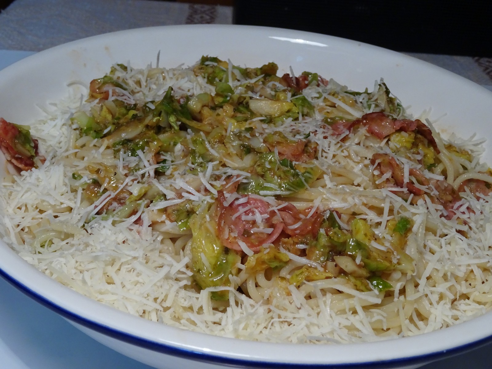 Σπαγγέτι με λαχανάκια Βρυξελλών και σάλτσα PIRI PIRI - SPAROZA
