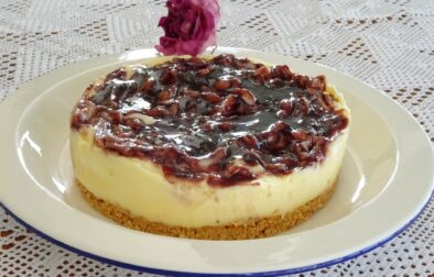 Cheesecake με λεμονόκρεμα και επικάλυψη μαρμελάδας από βατόμουρα