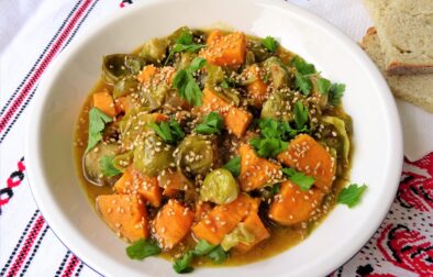 Curry με λαχανάκια Βρυξελλών και γλυκοπατάτες