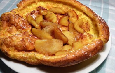 Dutch baby με καραμελωμένα μήλα