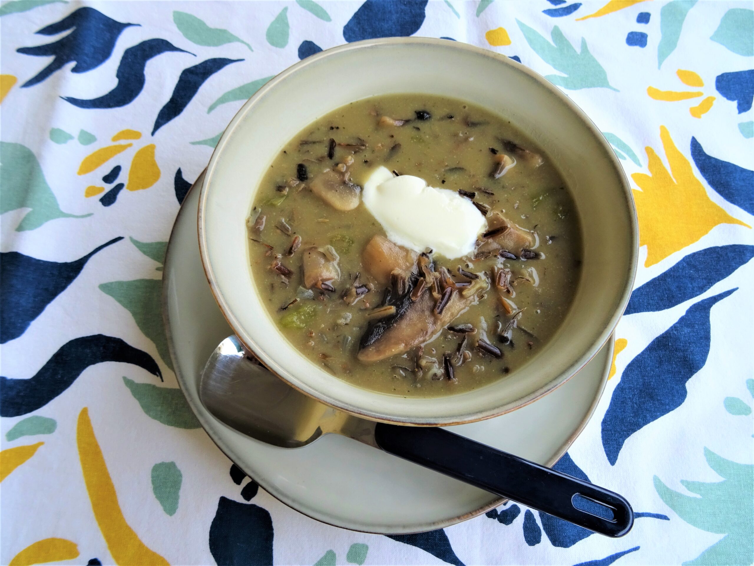 Σούπα με άγριο ρύζι και μανιτάρια