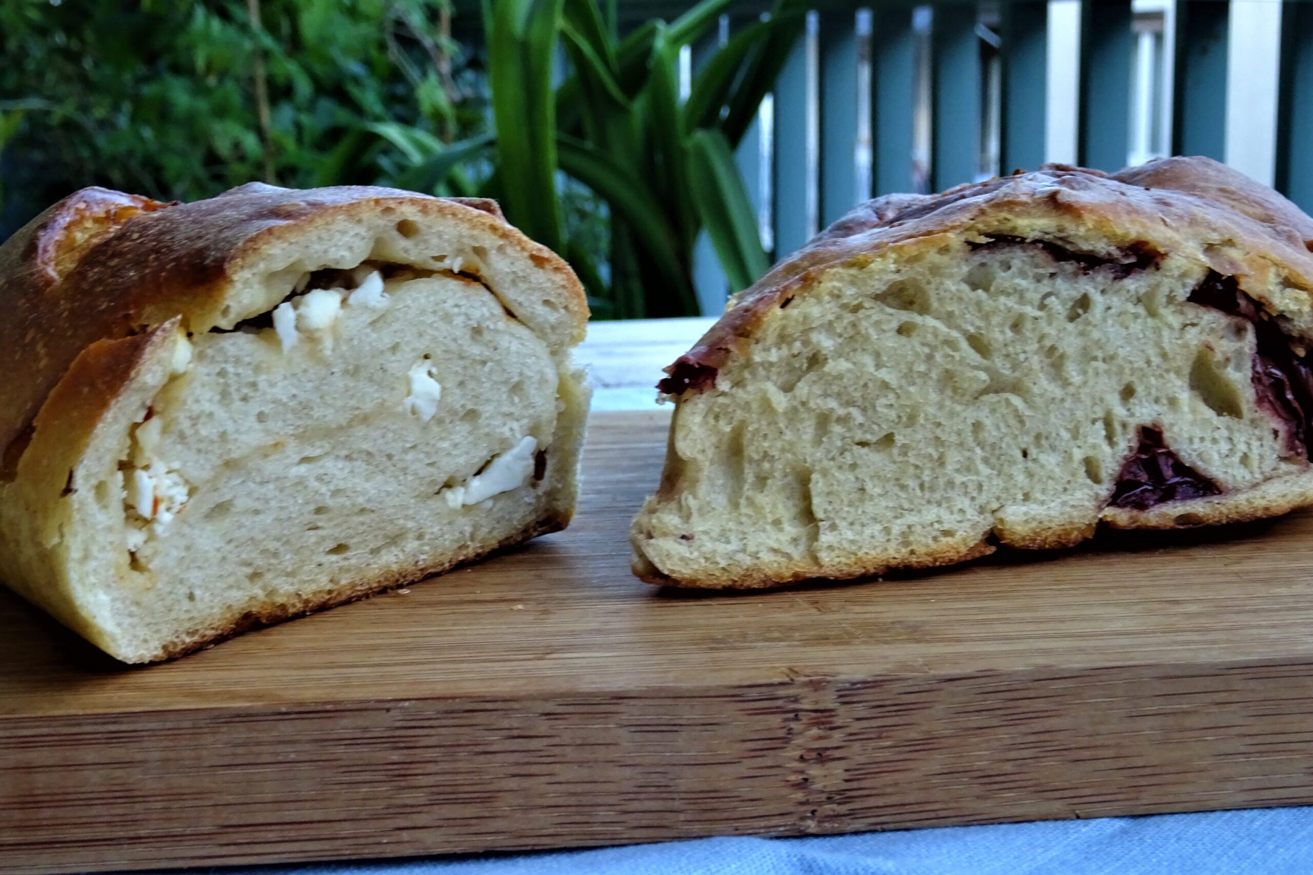 Ελιόψωμο και τυρόψωμο με προζύμι